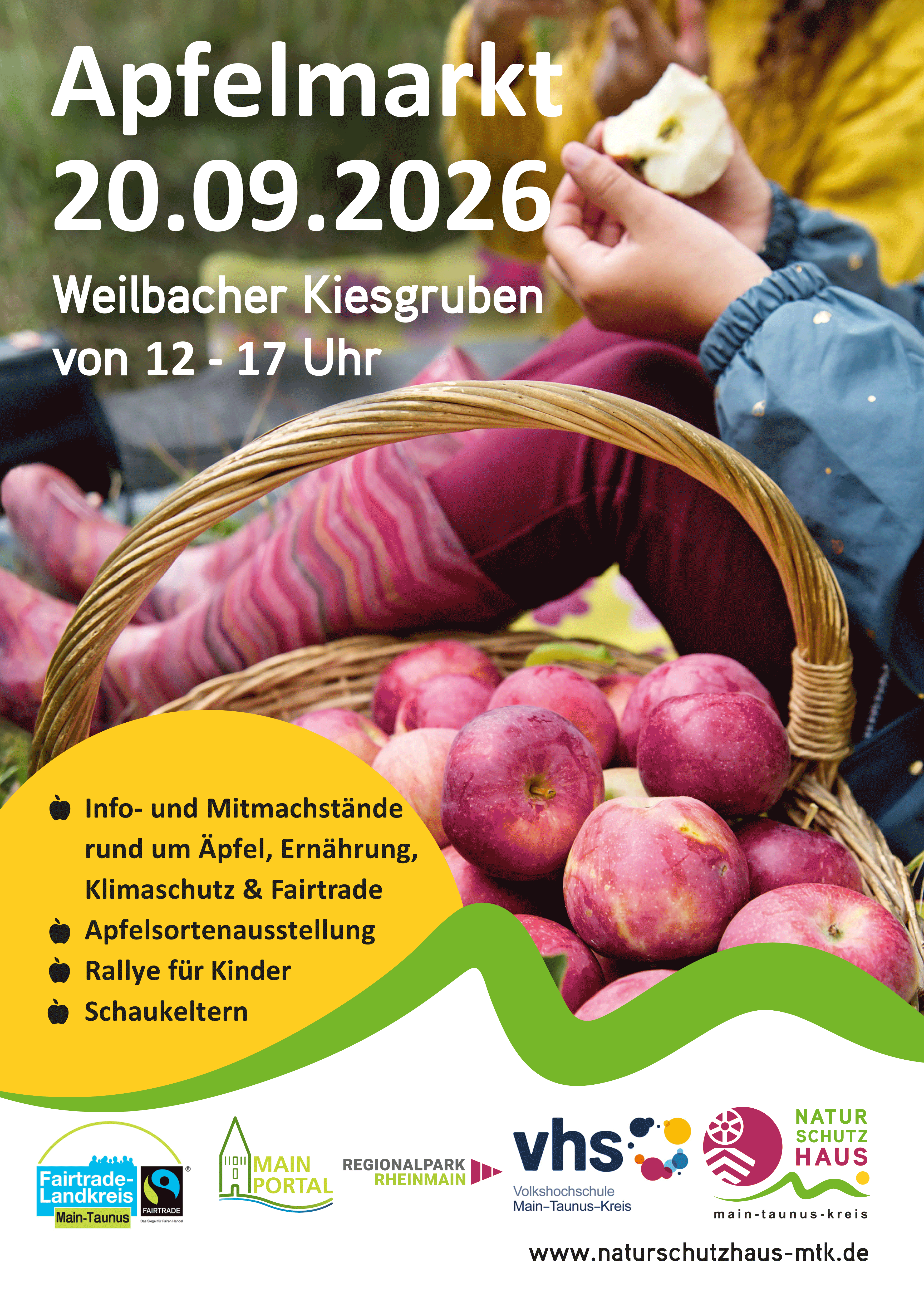 Öffnet die Seite 'Apfelmarkt am 20.09.2026' Korb mit roten Äpfeln, im Hintergrund die Hände von zwei Personen, die einen Apfel essen.